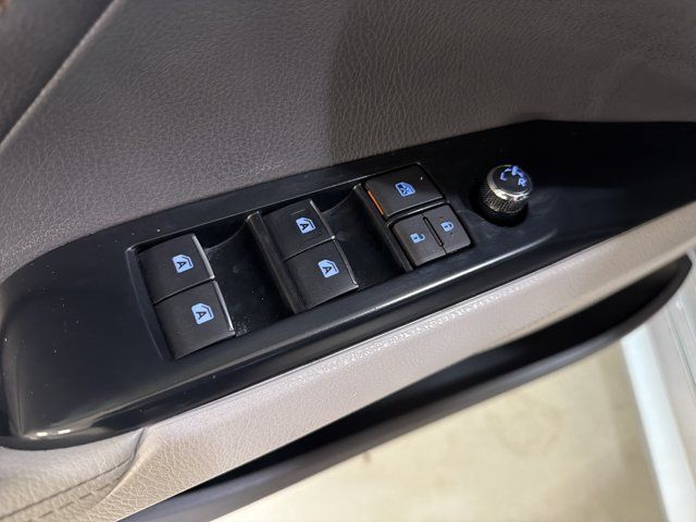 Used 2018 Toyota Camry XLE FWD image 18