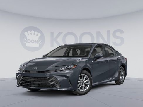 Used 2025 Toyota Camry LE image 1