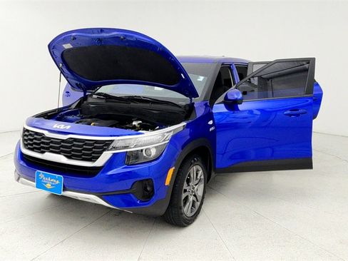 Used 2023 Kia Seltos LX image 10