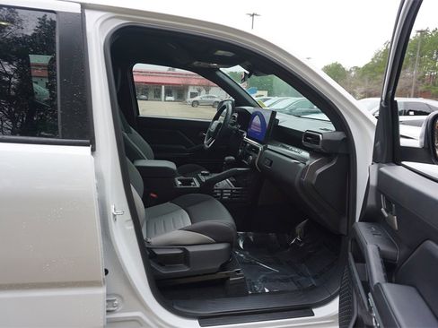 Used 2025 Toyota Tacoma TRD Sport image 18