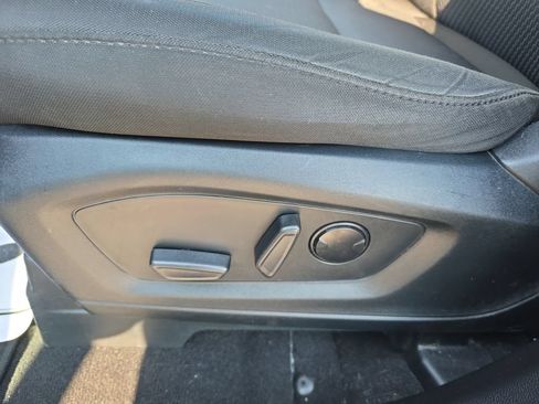 Used 2023 Ford Explorer XLT AWD/4WD image 13