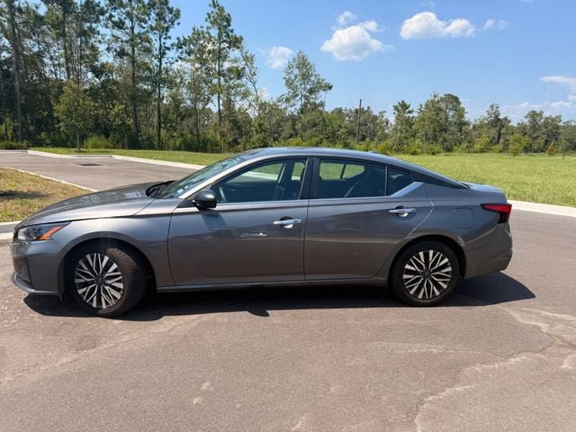 Used 2025 Nissan Altima 2.5 SV FWD image 13