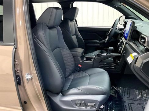 New 2026 Toyota Tacoma TRD Off-Road AWD/4WD image 32