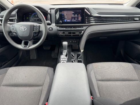 Used 2025 Toyota Camry LE image 11