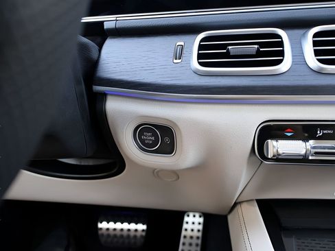 New 2026 Mercedes-Benz GLS 450 4MATIC image 29