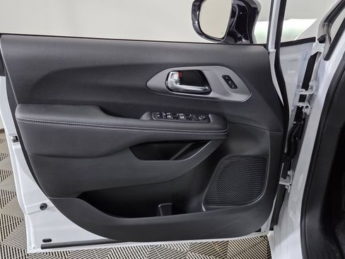 New 2025 Chrysler Pacifica Select w/ Fav Edition Package FWD image 13