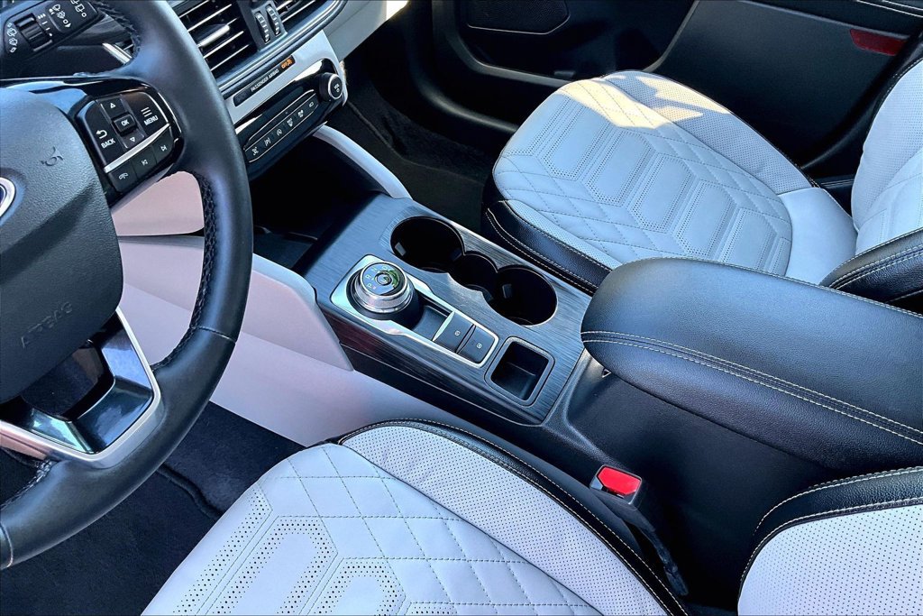 Used 2023 Ford Escape Platinum w/ Premium Technology Package AWD/4WD image 8