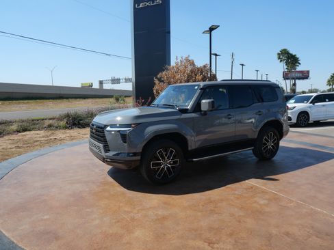 Used 2026 Lexus GX 550 w/ Accessory Package (2T) image 5