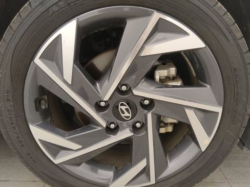 Used 2025 Hyundai Elantra SEL FWD image 31