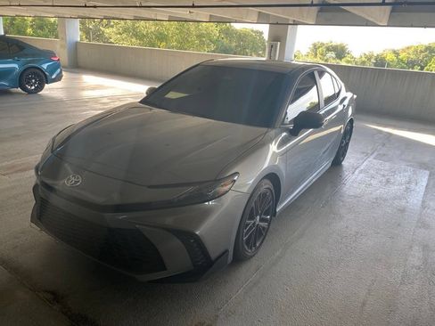 Used 2026 Toyota Camry SE w/ Convenience Package FWD image 5
