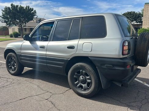 Used 1999 Toyota RAV4 2WD 4-Door image 40