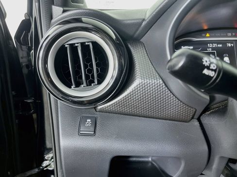 Used 2019 Nissan Kicks SV FWD image 13