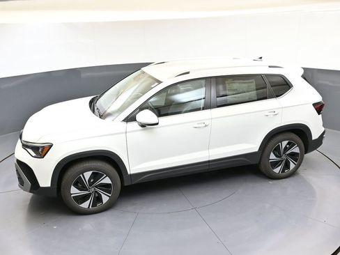 Used 2025 Volkswagen Taos SE image 35