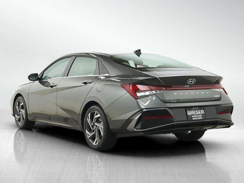 Used 2026 Hyundai Elantra Limited FWD image 3
