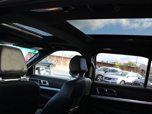 Used 2017 Ford Explorer XLT w/ Equipment Group 202A image 9