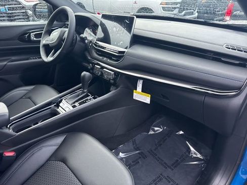 New 2026 Jeep Compass Latitude image 8