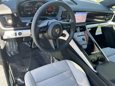 New 2026 Porsche Panamera 4 image 4
