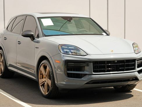 Used 2024 Porsche Cayenne Turbo AWD/4WD image 60