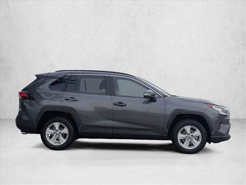 Used 2021 Toyota RAV4 XLE FWD image 4