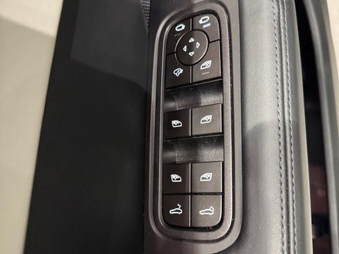 Used 2025 Porsche Cayenne Coupe AWD/4WD image 13