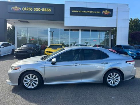 Used 2019 Toyota Camry LE image 2