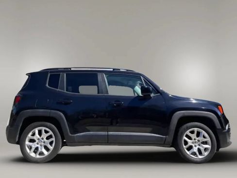Used 2017 Jeep Renegade Latitude w/ Popular Equipment Group FWD image 7