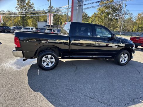 Used 2022 RAM 1500 Classic SLT image 3