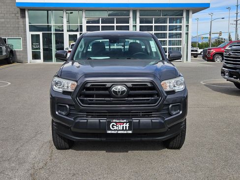 Used 2018 Toyota Tacoma SR AWD/4WD image 9