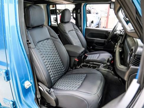 Used 2024 Jeep Wrangler Unlimited w/ Convenience Group AWD/4WD image 63