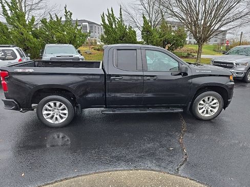 Used 2019 Chevrolet Silverado 1500 Custom w/ Trailering Package image 2