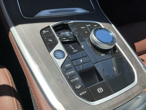 Used 2025 BMW X5 xDrive40i w/ Executive Package image 11