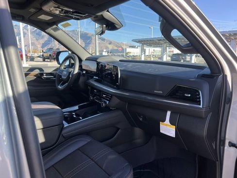 New 2026 Chevrolet Suburban High Country w/ Sun And Tow Package image 25