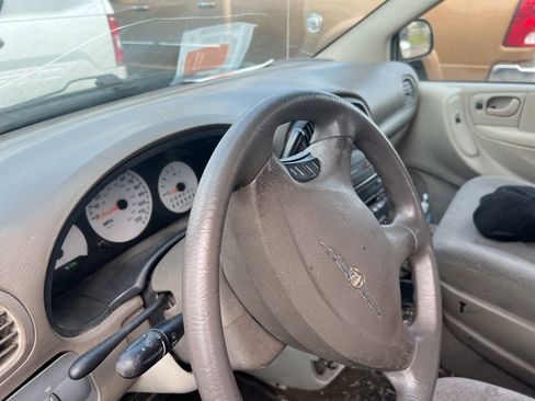 Used 2006 Chrysler Town & Country w/ Popular Equipment Group I image 33