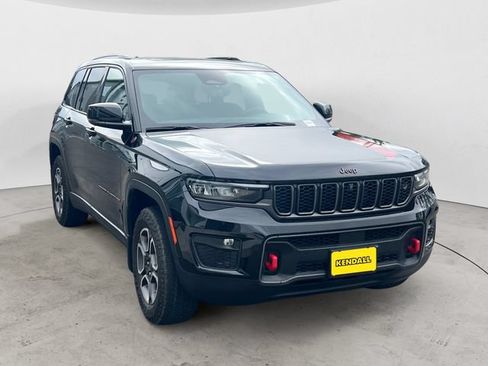 Used 2022 Jeep Grand Cherokee Trailhawk w/ Advanced Protech Group II AWD/4WD image 3