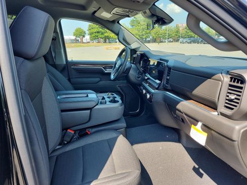 New 2026 GMC Sierra 1500 SLE image 8