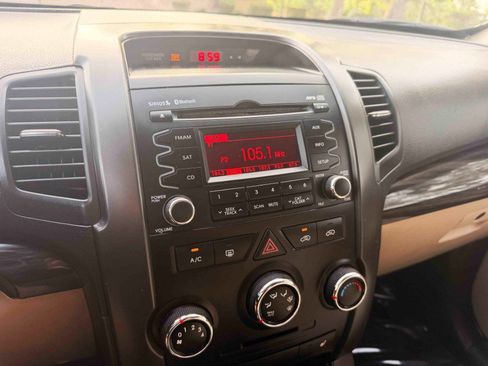 Used 2012 Kia Sorento LX w/ V6 Convenience Pkg image 22