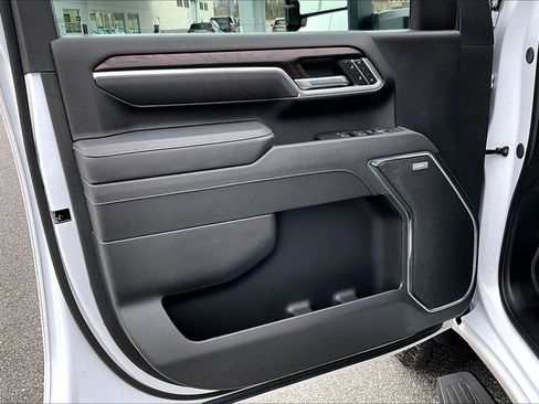 Used 2025 GMC Sierra 3500 SLT w/ SLT Premium Package image 19