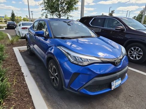 Used 2021 Toyota C-HR XLE image 3