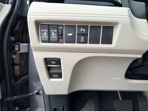 Used 2025 Honda Odyssey Touring image 13