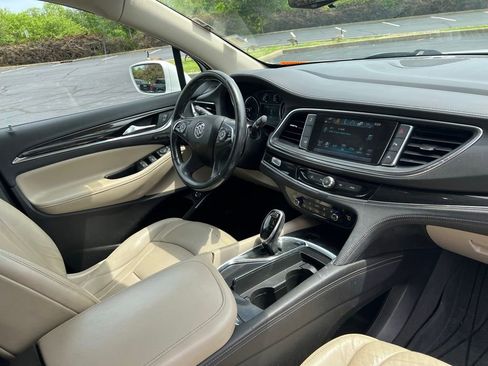 Used 2018 Buick Enclave Premium w/ Experience Buick Package FWD image 9