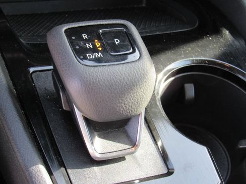 Used 2023 Nissan Rogue S AWD/4WD image 26
