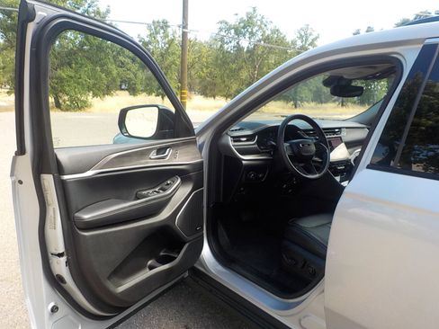 Used 2021 Jeep Grand Cherokee L Limited image 17