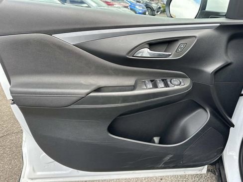 Used 2025 Buick Envista Preferred image 16