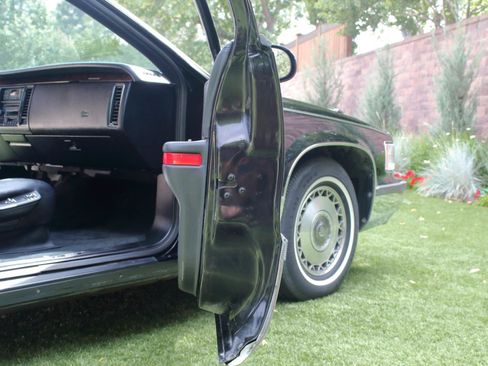 Used 1996 Cadillac Fleetwood Brougham RWD image 46