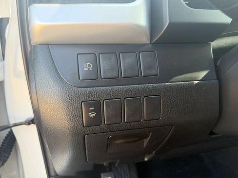 Used 2019 Toyota Highlander LE FWD image 28