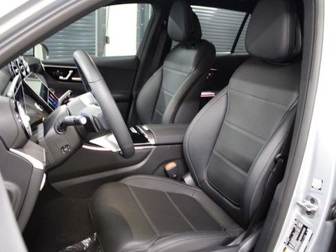 Certified 2026 Mercedes-Benz GLC 300 image 5