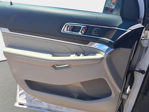 Used 2018 Ford Explorer Limited w/ Equipment Group 301A AWD/4WD image 26