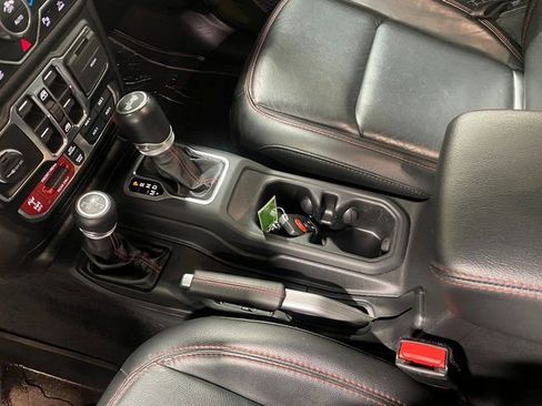 Used 2021 Jeep Wrangler Unlimited Rubicon AWD/4WD image 17