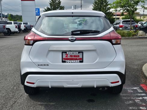 Used 2022 Nissan Kicks S FWD image 6