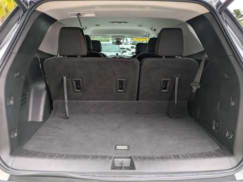 Used 2020 Chevrolet Traverse LT FWD image 13